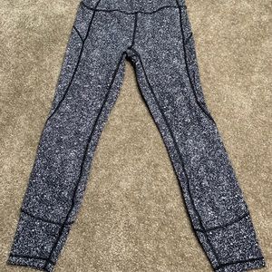 BW snow pattern lululemon leggings size 6